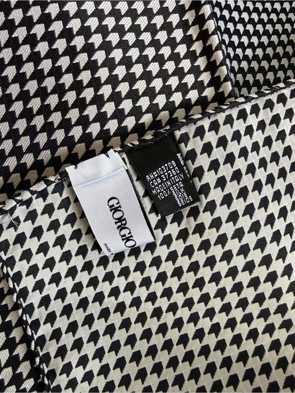 Rare Armani Black and White Houndstooth Scarf
